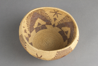 Maidu%20artist%2C%20%3Cb%3E%3Ci%3E%20Basket%3C%2Fi%3E%3C%2Fb%3E%2C%20ca.%201920%2C%20willow%20and%20redbud%2C%20The%20Elizabeth%20Cole%20Butler%20Collection%2C%20no%20known%20copyright%20restrictions%2C%202012.126.28